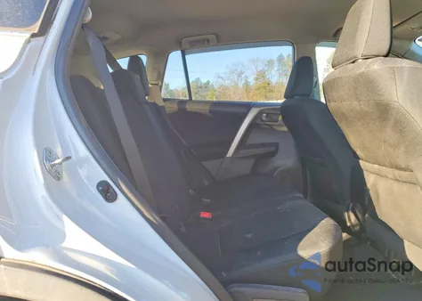 2015 Toyota Rav4 Le z USA, uszkodzony, nr VIN 2T3ZFREV3FW196373